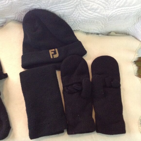VTG Ski Essentials; gloves, gator, Beanie, socks and Long Johns "L", snowboard - Picture 3 of 3